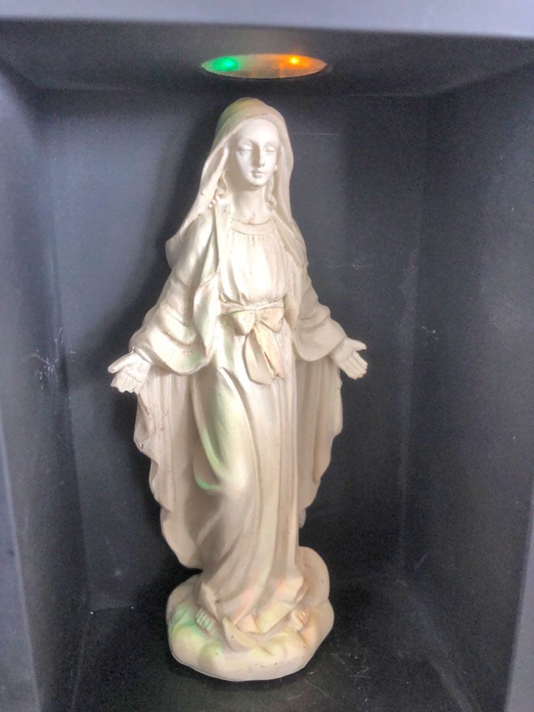 segnende-Madonna-in-Grotte-gruen Gebetsgrotte mit Maria und LED Beleuchtung