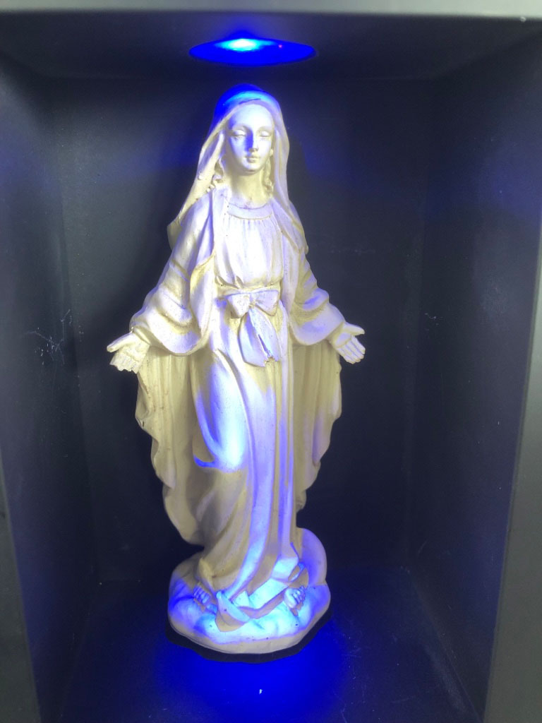 segnende-Madonna-in-Grotte-blau Gebetsgrotte mit Maria und LED Beleuchtung